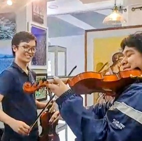 Violin lesson